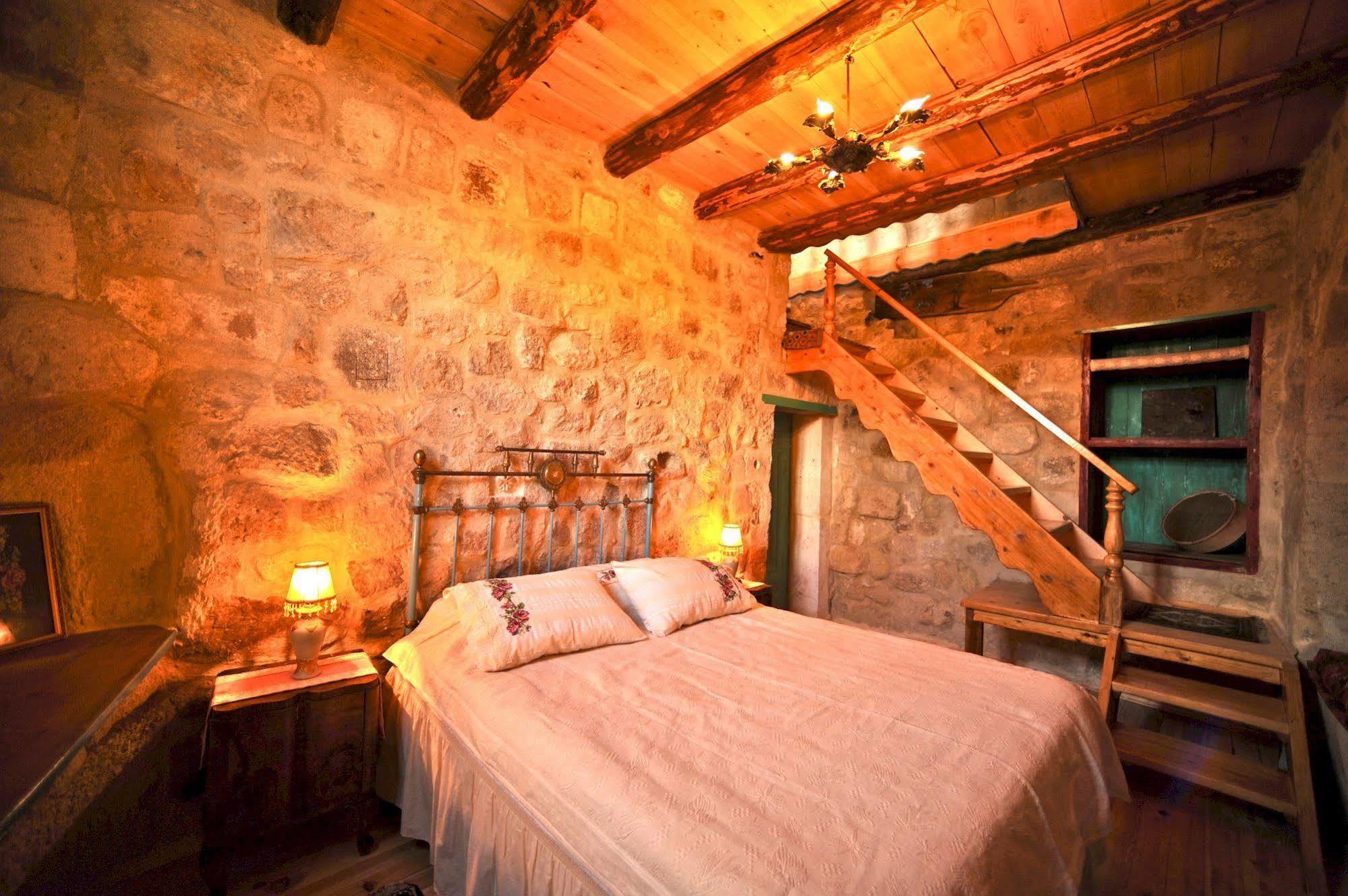 Anitya Cave House Apart Hotel Ortahisar Exteriör bild